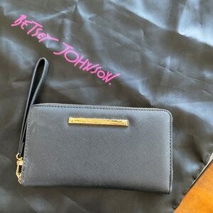 Betsey Johnson black zip wallet new in faux leather